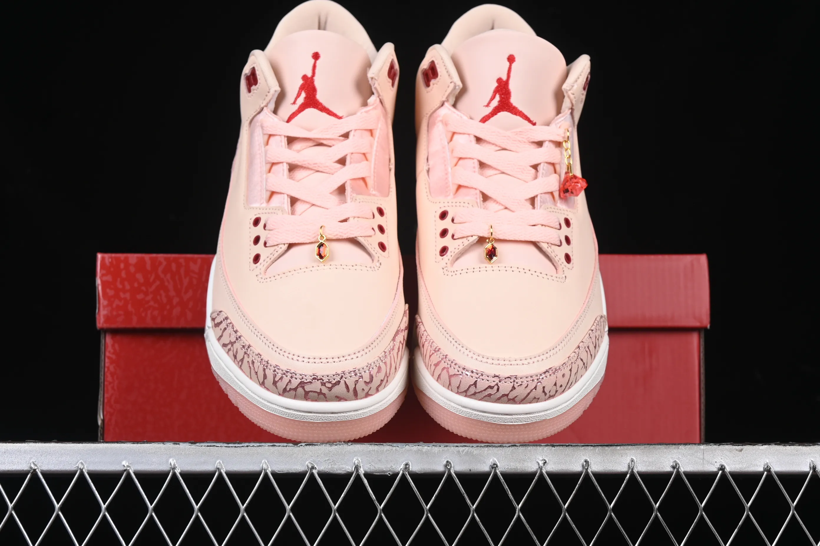 All categories Air Jordan Jordan series basketball shoes Air Jordan 3 P version Air Jordan 3 "Valentine's Day" AJ3 Joe 3 Valentine's Day limited edition HJ0178-600